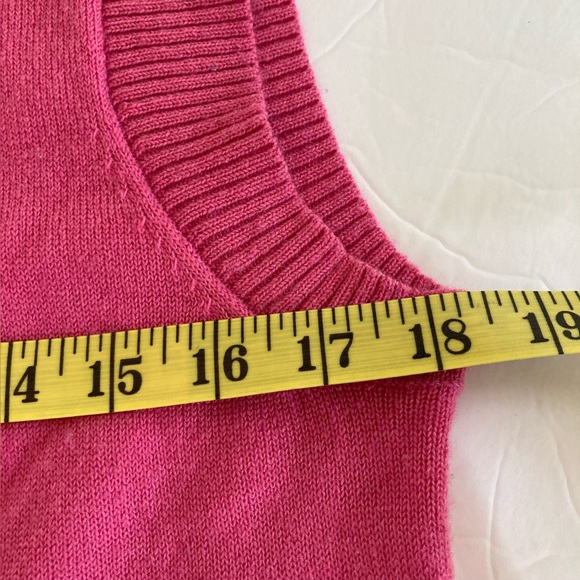Mimosa / Pink cropped lightweight acrylic sweater vest - Picture 9 of 10
